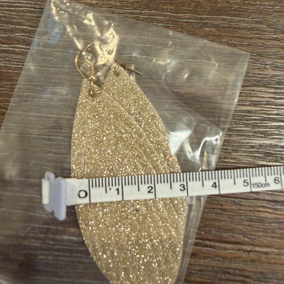 Elegant Gold Leaf Earrings - Picture 4 of 6